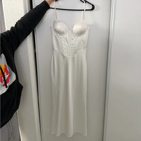 Babyboo Farrah Midi Dress - Picture 3 of 4